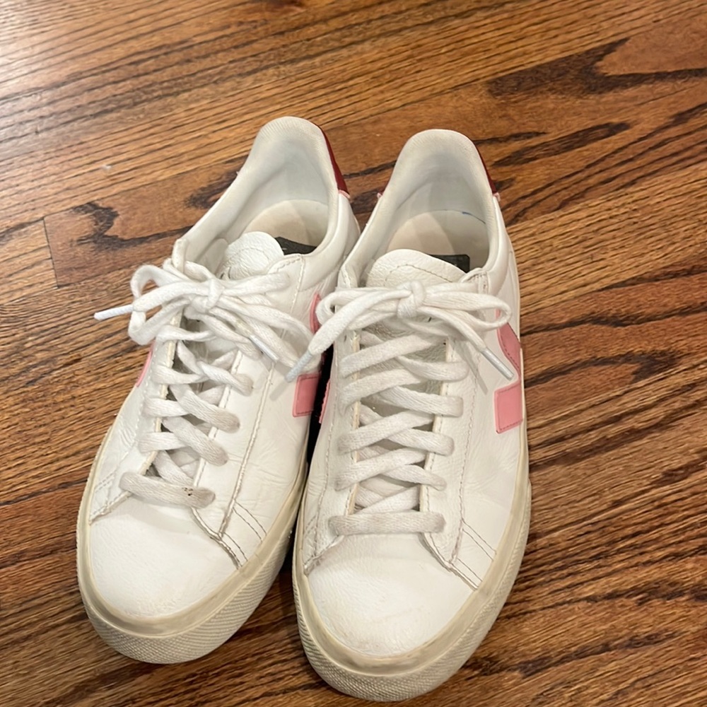 Women’s Veja campo pink and white